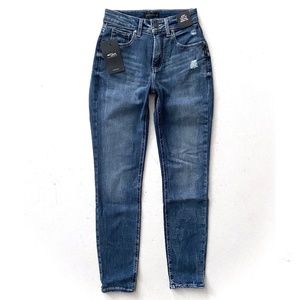 Silver Jeans Co. Avery Curvy Fit High Rise Skinny Leg Distressed Jeans 26 x 29